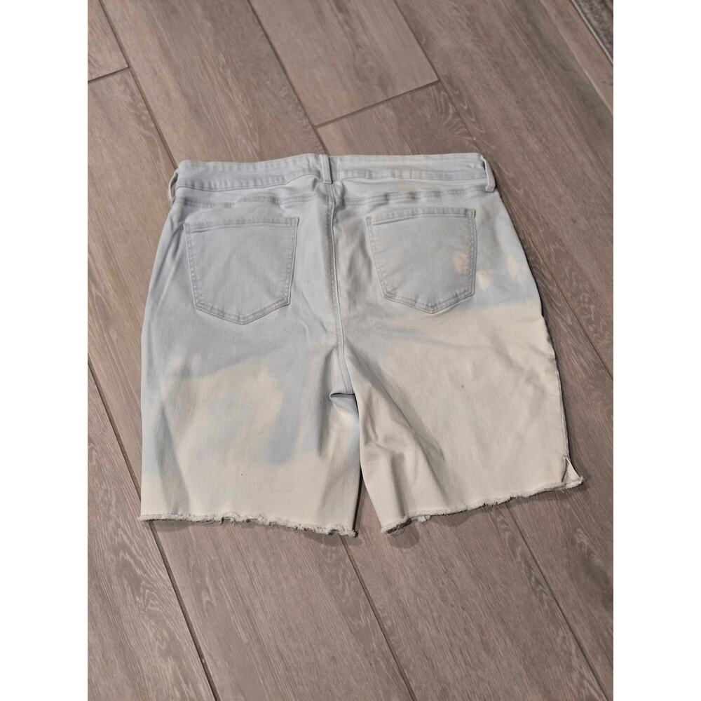 NYDJ (Not Your Daughter's Jeans) Bermuda Shorts Color: Light Wash Size: 14 - Picture 3 of 7